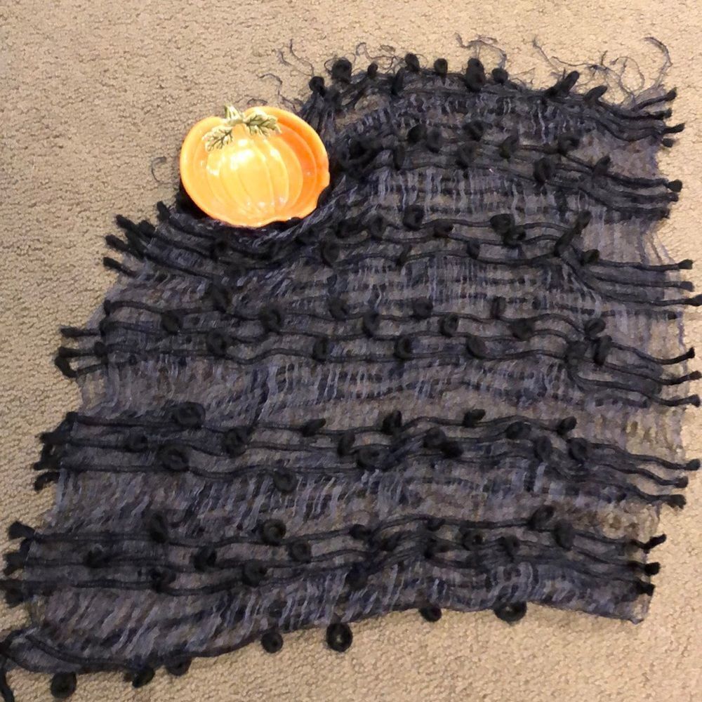 A very funky scarf! - Picture 2 of 4